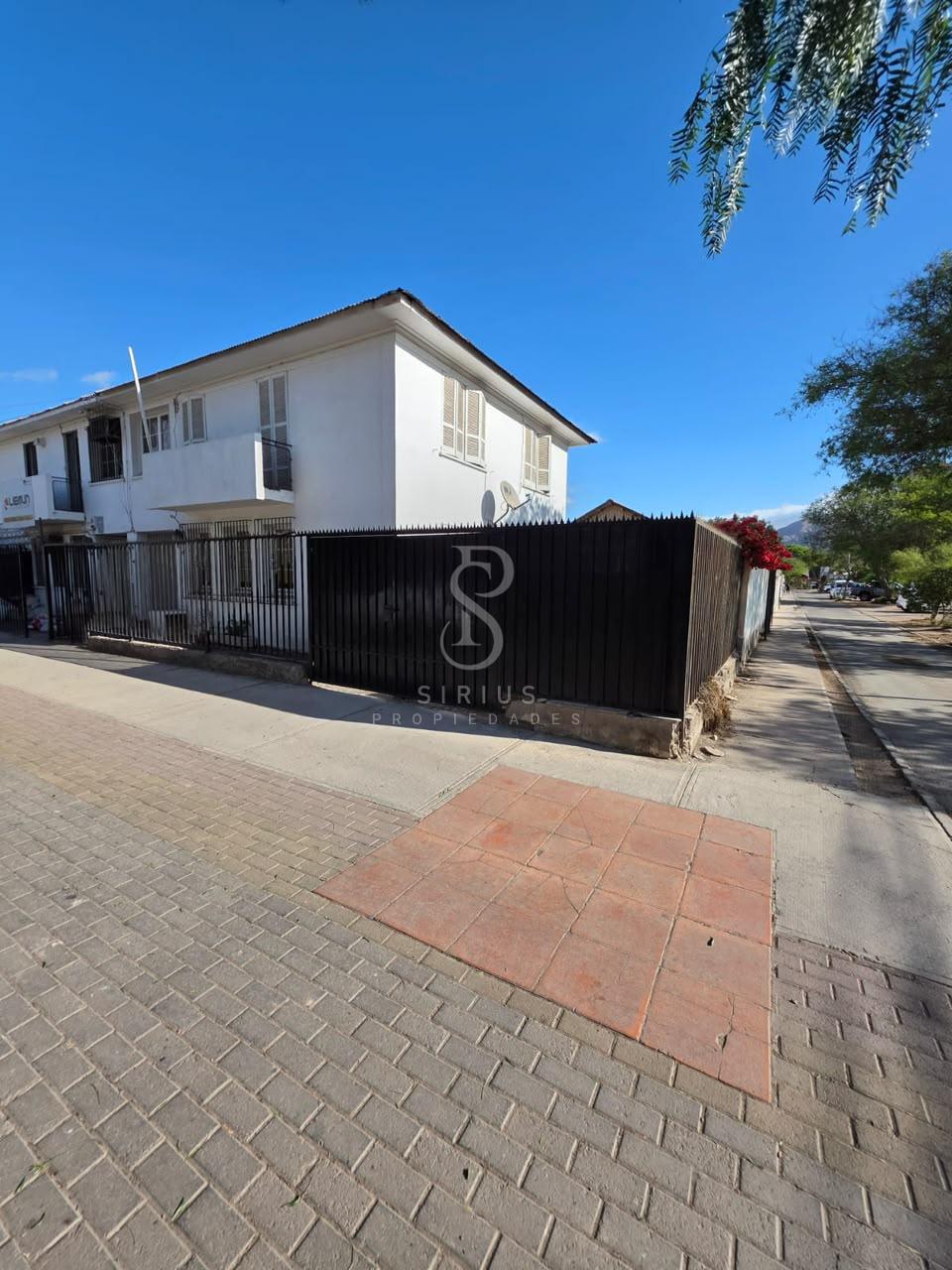 Arriendo de casa sector centro perfecta para oficinas, consultas u otros.